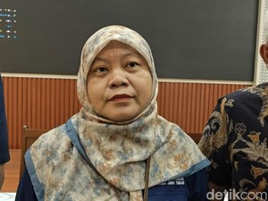 KIP Jateng Cek Fisik Salinan Ijazah SD-S1 Jokowi di Dispersip Solo