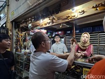 Penjual Keris Beringharjo Jogja Laris Saat Libur Sekolah