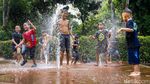 Libur Sekolah, Air Mancur Taman Puring Jadi Favorit Anak-anak