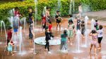 Libur Sekolah, Air Mancur Taman Puring Jadi Favorit Anak-anak