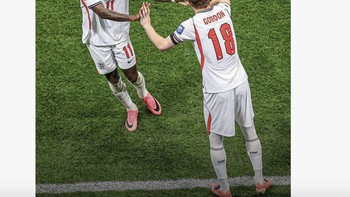 Anthony Gordon juga menjadi kunci kemenangan Inggris dengan dua assist. Foto: X.com