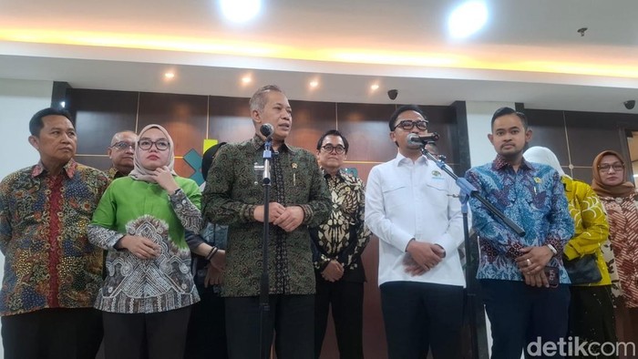Menteri Koperasi (Menkop) Ferry Juliantono