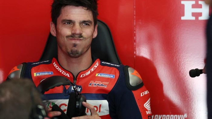 Team Repsol Honda Teams Joan Mir is seen in the box following the second free practice session at the Catalunya Moto GP Grand Prix at the Catalunya racetrack in Montmelo, near Barcelona, on May 16, 2026. (Photo by Lluis GENE / AFP)