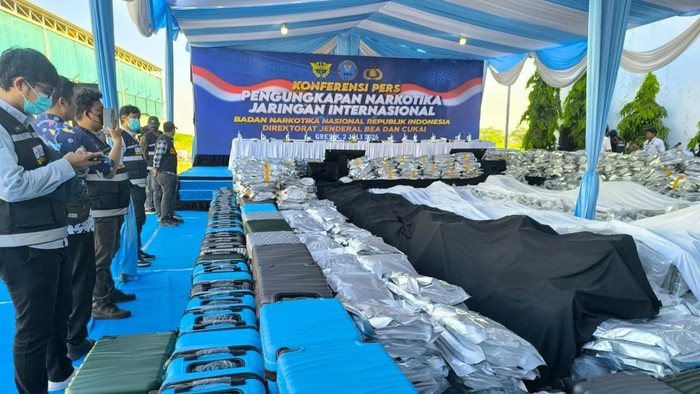 BNN RI gerebek gudang jaringan narkoba internasional di Cerme, Gresik