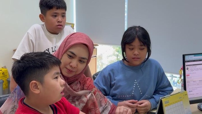 Oki Setiana Dewi Rutin 6 Tahun ke Klinik Pediatri demi Sulaiman