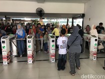 Potret Ramainya Stasiun Tugu Saat Libur Sekolah
