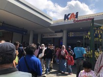 Libur Sekolah, Stasiun Tugu di Jogja Menjelma Jadi Lautan Manusia