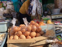 Harga Ayam-Telur di Pasar Peterongan Anjlok, Pedagang Sebut gegara MBG Libur