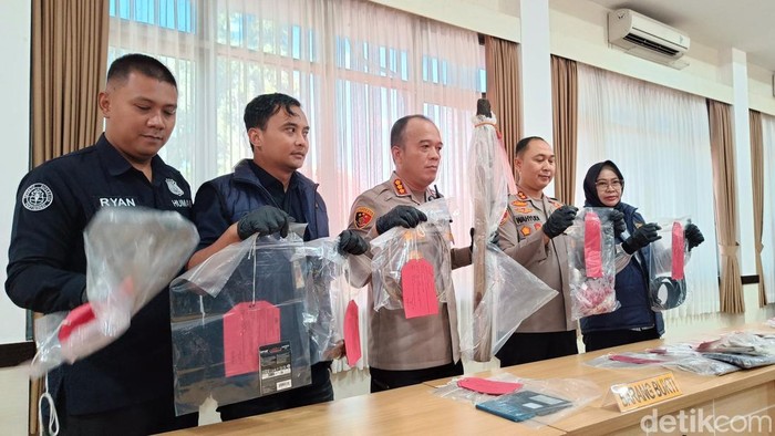 Jumpa pers rilis kasus pembunuhan bos bengkel Purwokerto di Polresta Banyumas, Kamis (2/7/2026).