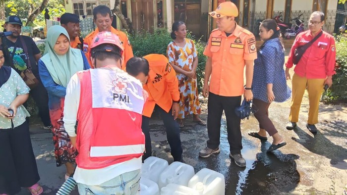 Pemkab Jember salurkan air bersih di Dusun Bunder, Desa Sumberpinang, Kecamatan Pakusari