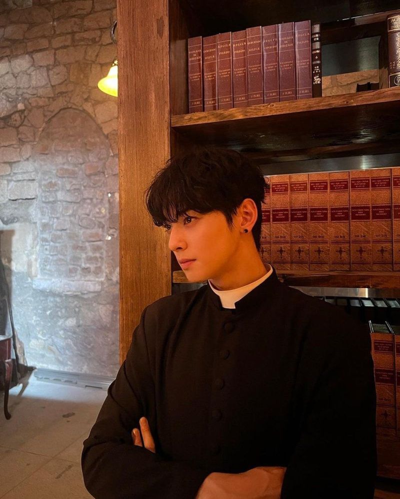 Penampilan Cha Eun Woo di drama Korea Island. Penampilan Cha Eun Woo di drama Korea Island.