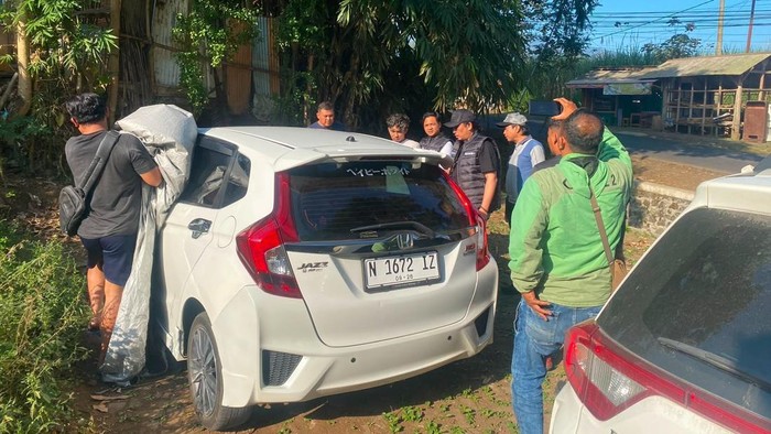 Barang bukti mobil Honda Jazz yang dirampok pelaku
