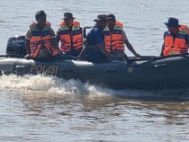 Polisi Sisir Sungai Cari 2 Anggota Hilang Usai Bentrokan di Katingan