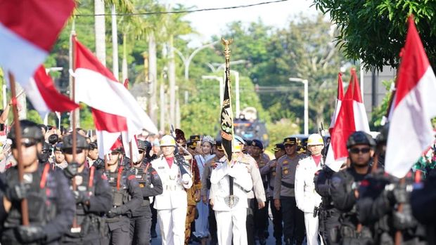 Polda Riau menggelar Kirab Pataka dan Nugraha Sakanti di Pekanbaru, Kamis (2/7/2026).