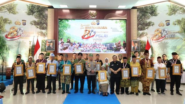 Polda Riau menggelar syukuran Hari Bhayangkara ke-80 di Aula Tribrata Lantai 5 Mapolda Riau Polda Riau menggelar syukuran Hari Bhayangkara ke-80 di Aula Tribrata Lantai 5 Mapolda Riau, Kota Pekanbaru, Kamis (2/7/2026).