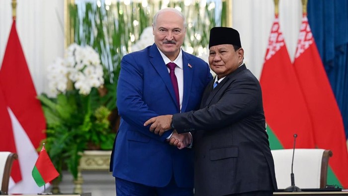 Presiden Belarus, Aleksandr Lukashenko bersama Presiden RI, Prabowo Subianto