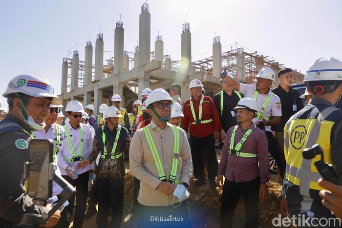 Progres pembangunan SMA Garuda Baru di Konawe Selatan, Sultra.