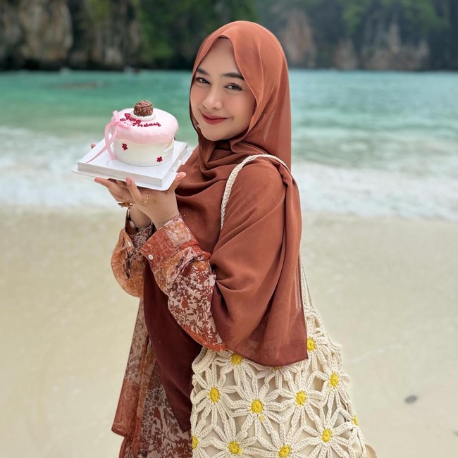 Keseruan Ria Ricis Rayakan Ultah ke-31 di Phuket