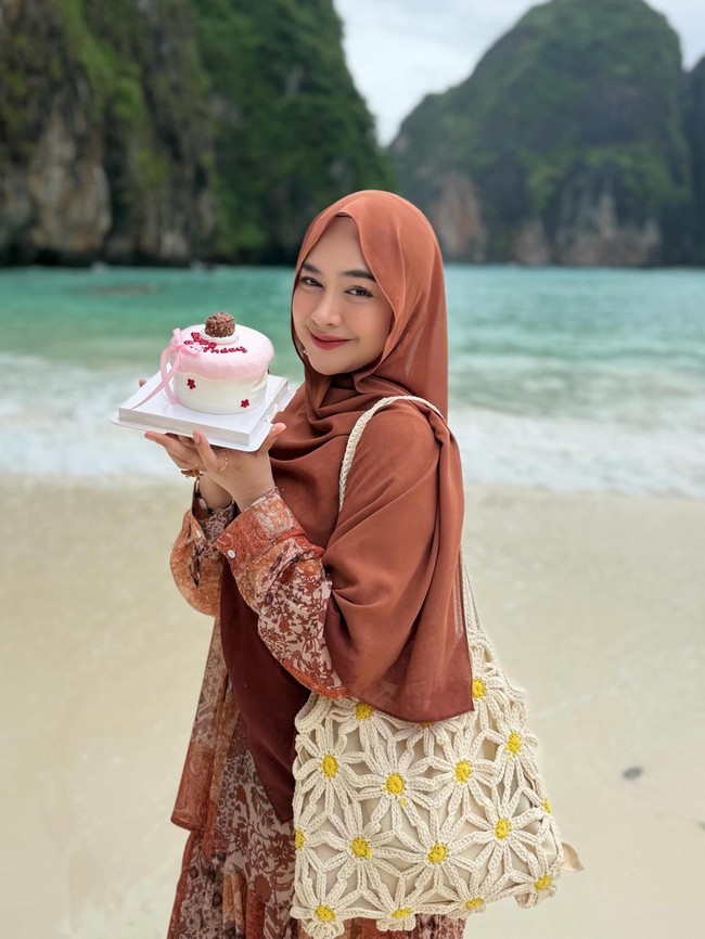 Keseruan Ria Ricis Rayakan Ultah ke-31 di Phuket