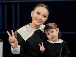 Potret Rossa Bareng Putrinya, Raina, yang Curi Atensi, Ibu-Anak Tampil Couple