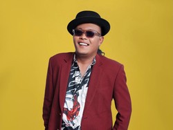 Sule Sindir Fenomena Spender TikTok Lewat Single Baru Cewek Komalan