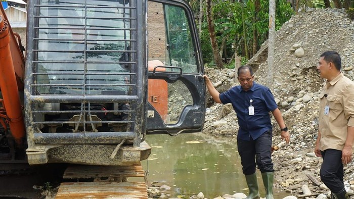 Tim Terpadu menindak tambang emas ilegal di Madina. (Foto: Dok. Diskominfo Sumut)