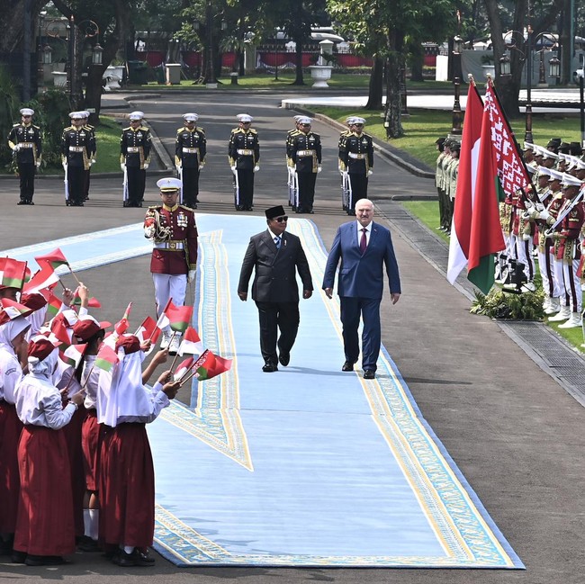 Prabowo Sambut Presiden Belarus dengan Upacara Kenegaraan
