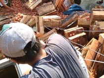 Detik-detik Penjarahan Telur Muatan Korban Laka Purbalingga