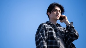 Perjalanan Jung Jin Man masih belum berakhir, seperti hidup dari kematian dan siap beraksi lagi di season 2 A Shop for Killers. (Foto: dok. Disney+)