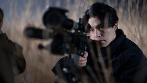 Jin Man adalah karakter yang gak mengalami fluktuasi emosi besar, dan dia gak nunjukkin emosi terang-terangan, tetapi di musim ini penonton akan dapat melihat momen-momen di mana dia mengungkapkan emosinya, kata Lee Dong Wook soal perkembangan karakternya. (Foto: dok. Disney+)