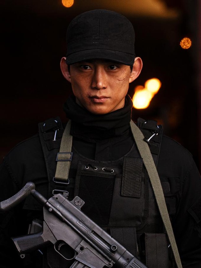 Potret Taecyeon di Episode Agent Kim Reactivated Malam Ini