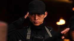 Potret Taecyeon di Episode Agent Kim Reactivated Malam Ini