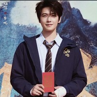 Kehidupan pribadi Yang Yang pun kerap jadi bahan rumor. Pada April 2026 muncul spekulasi bahwa hubungannya dengan aktris Wang Churan telah berakhir, walau sampai sekarang tidak ada konfirmasi resmi dari keduanya. Foto: Dok. Weibo, Instagram
