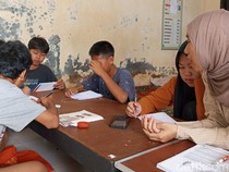 Puluhan Siswa SD-SMP di Kobar Belum Bisa Baca, Relawan Literasi Turun Tangan