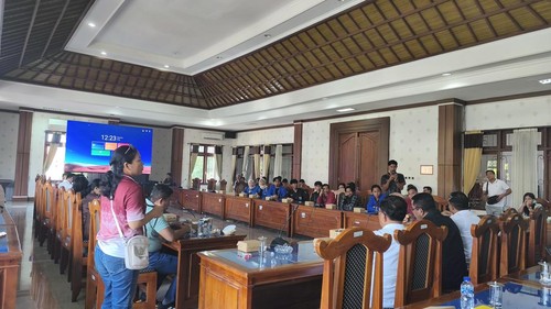 Audiensi Cipayung Plus Buleleng yang terdiri dari HMI, PMII, dan IMM di Gedung DPRD Buleleng, Jumat (3/7/2026). (Made Wijaya Kusuma/detikBali)