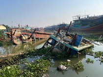 Duh! Puluhan Bangkai Kapal Nelayan Mangkrak di Sungai Juwana Pati