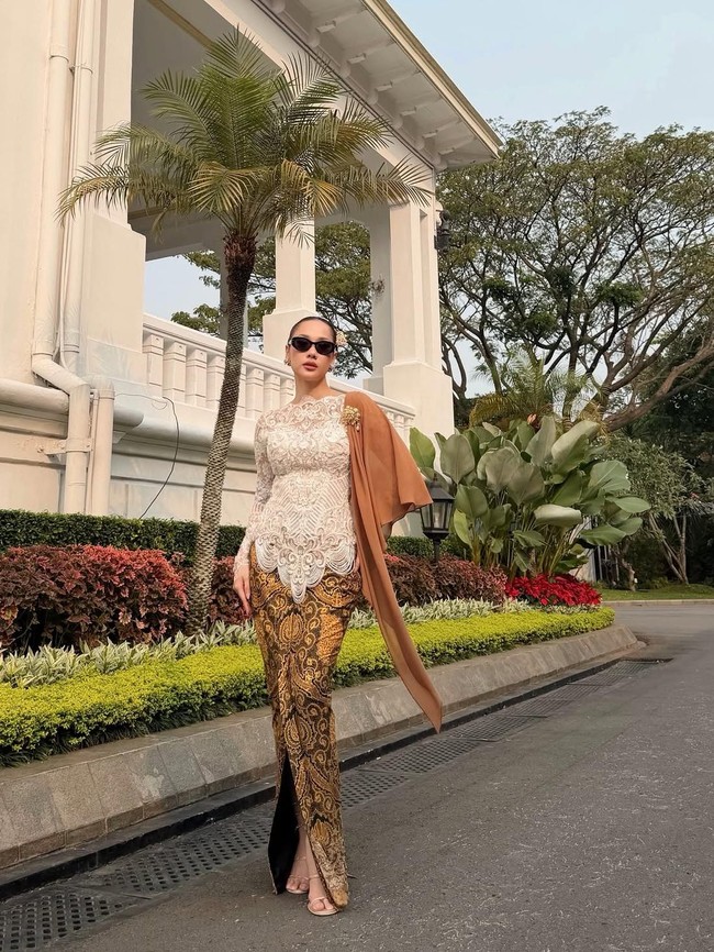 BCL Cantik Berkebaya di Jamuan Kenegaraan Kunjungan Presiden Belarus