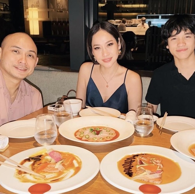 So Sweet! Momen Romantis BCL Makan Bareng Suami sampai ke Maroko