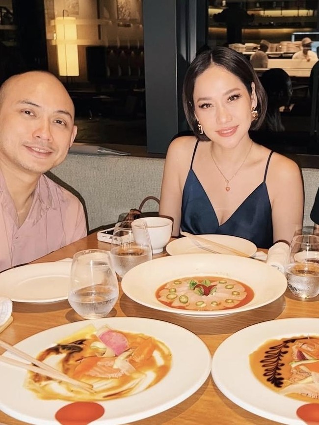 So Sweet! Momen Romantis BCL Makan Bareng Suami sampai ke Maroko