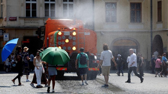 People are sprayed with water to cool down as temperature hovered over 35 degrees Celsius (95 degrees Fahrenheit), in Prague, Czech Republic, June 26, 2026. REUTERS/David W Cerny