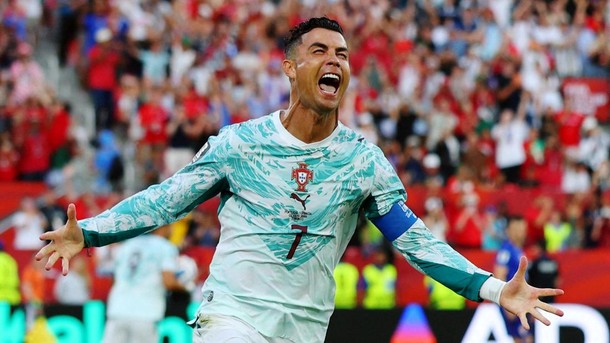 10 Pemain Terkuat Sepanjang Masa di Game Sepakbola