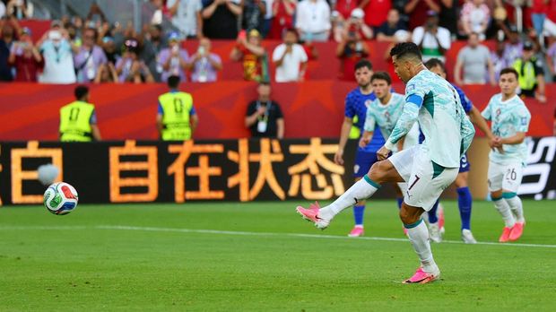 Cristiano Ronaldo Soccer Football - FIFA World Cup 2026 - Round of 32 - Portugal v Croatia - Toronto Stadium, Toronto, Canada - July 2, 2026 Portugal's Cristiano Ronaldo scores their first goal from the penalty spot REUTERS/Mike Segar TPX IMAGES OF THE DAY