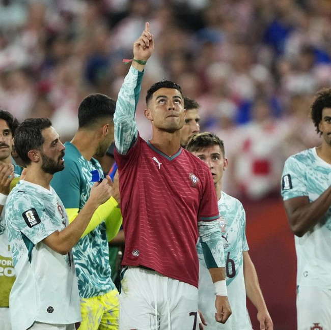 Cristiano Ronaldo Berbalut Jersey Diogo Jota