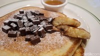 Pancakenya empuk dan berongga. Aroma harum perpaduan susu dan vanila terhirup kencang bahkan sejak pancake masih dimasak di atas pemanggang. Foto: Diah Afrilian/detikcom
