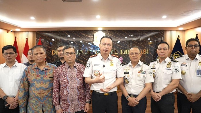 Direktur Jenderal Imigrasi, Hendarsam Marantoko