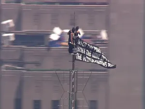 Demi Gimmick Lamaran, Dua Sejoli Nekat Panjat Empire State Building