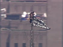 Akal Bulus Dua Sejoli Kelabui Petugas Demi Panjat Empire State Building