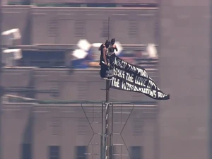Demi Gimmick Lamaran, Dua Sejoli Nekat Panjat Empire State Building