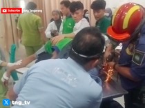 Video: Momen Evakuasi Tangan Karyawan di Tangerang Terjepit Mesin Penggiling Saus