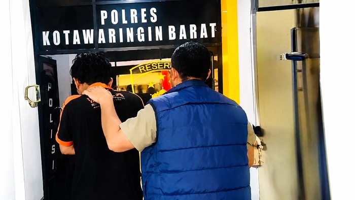 Foto pelaku udah diamankan di Polres Kobar. (dok Humas Polres Kobar)